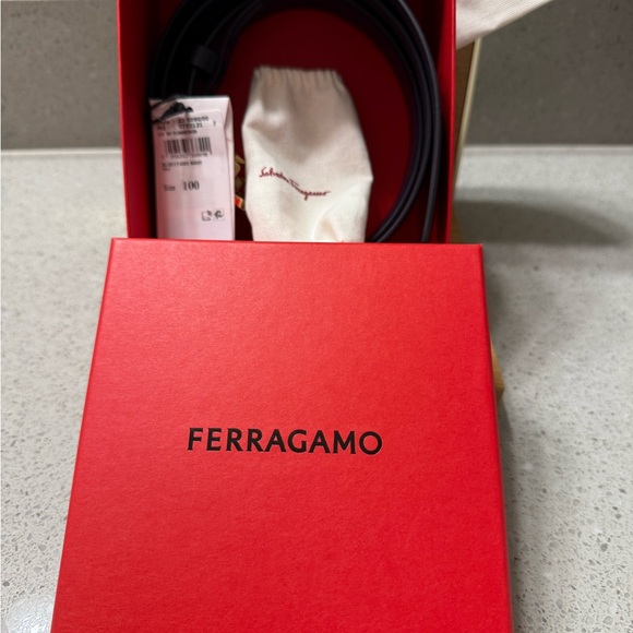 Salvatore Ferragamo Other - Salvatore Ferragamo Detachable Buckle Adjustable Black Leather Belt